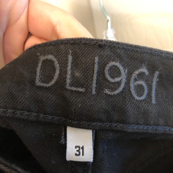 EUC DL1961 black high rise fringe size 31 shorts - Picture 8 of 8